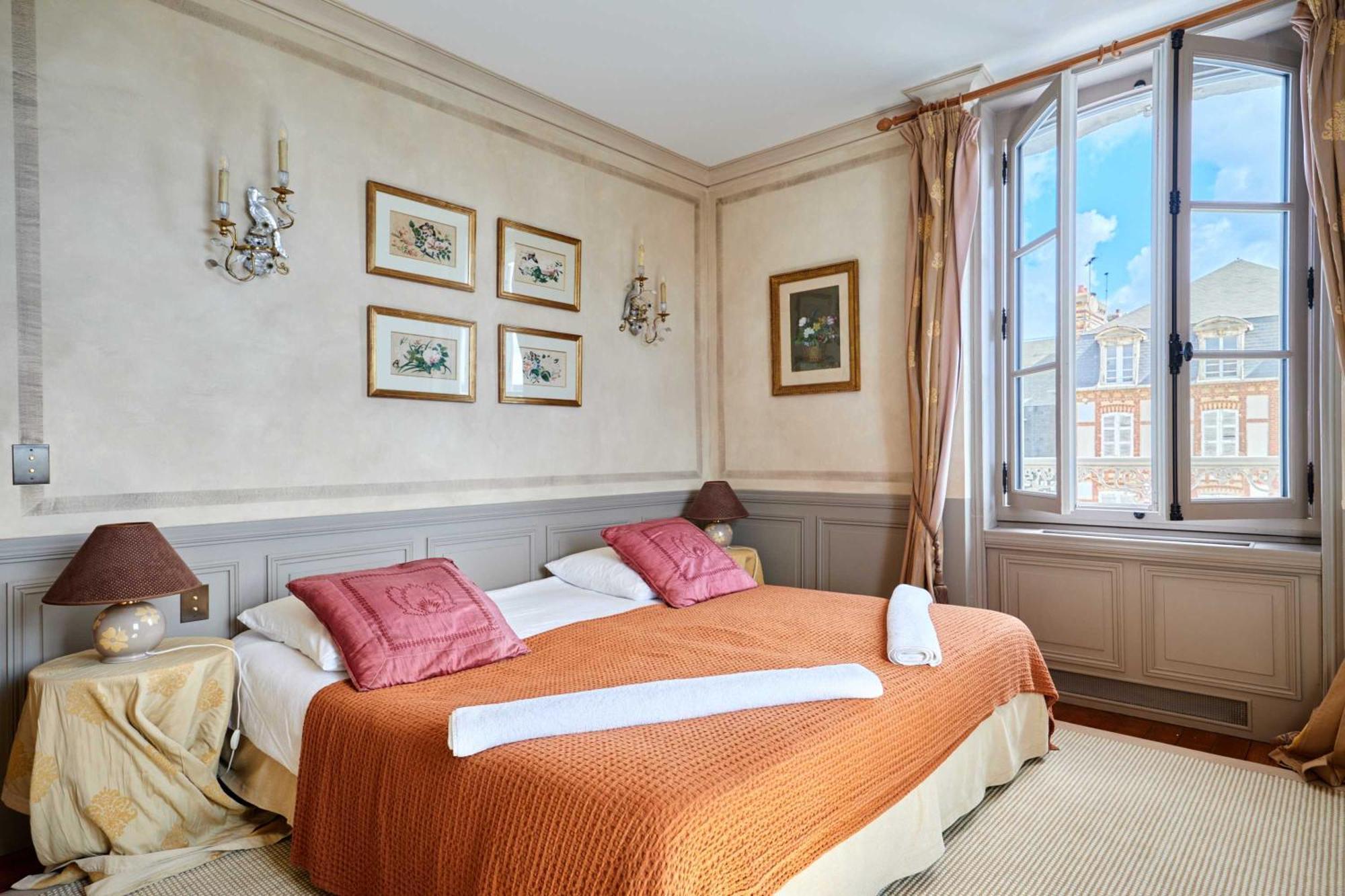 Luxurious 4 Bedroom Duplex, 200M From Place Morny Довиль Экстерьер фото