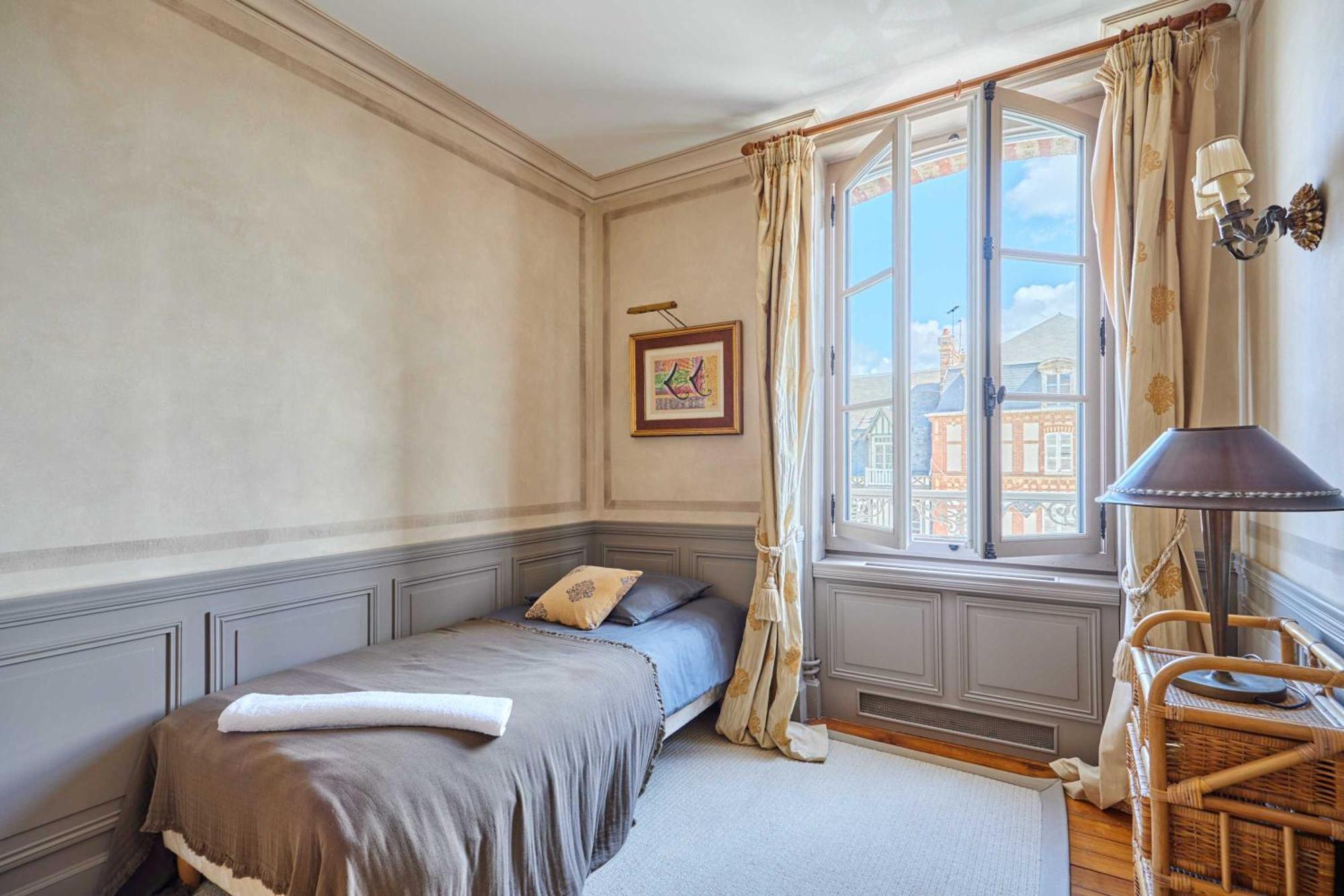 Luxurious 4 Bedroom Duplex, 200M From Place Morny Довиль Экстерьер фото